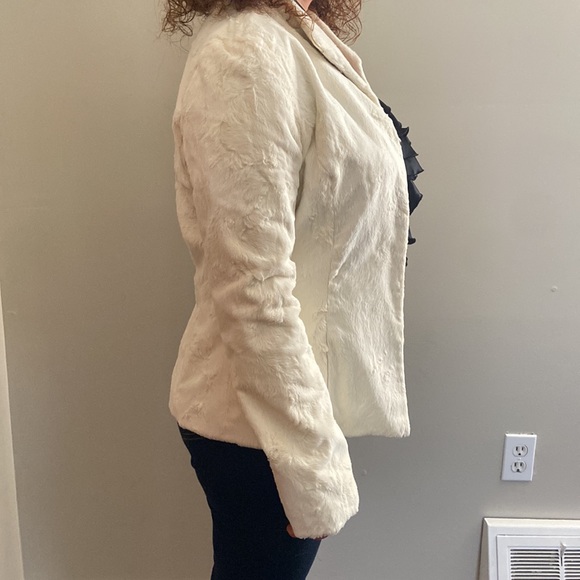 Spooner Prague cream faux fur coat - Picture 9 of 9